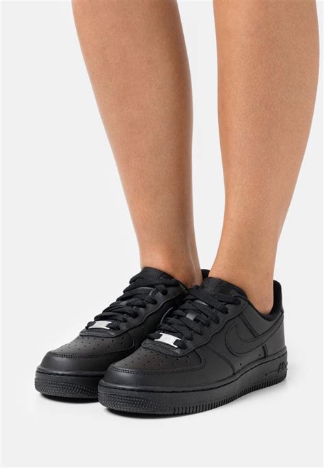 zwarte nike air force dames|nike air force 1 sneakers.